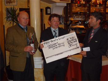 scheckuebergabe_kath_hrdipfl