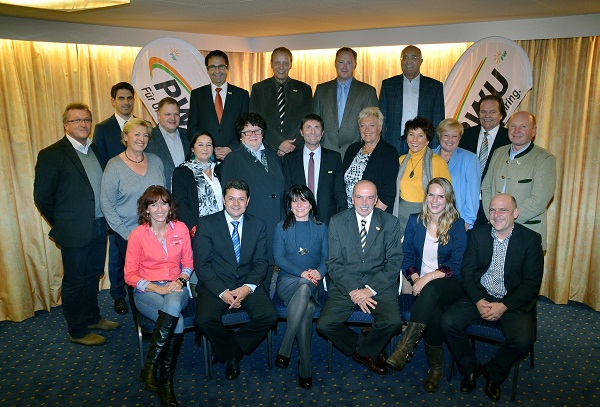 Bild vergrößert anzeigen lassen, bitte hier anklicken! Pressemitteilung Aufstellung2 600